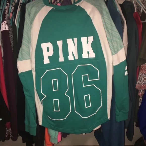 Pink vs sweater - Picture 2 of 3